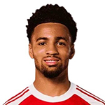 Ethan Nwaneri kläder